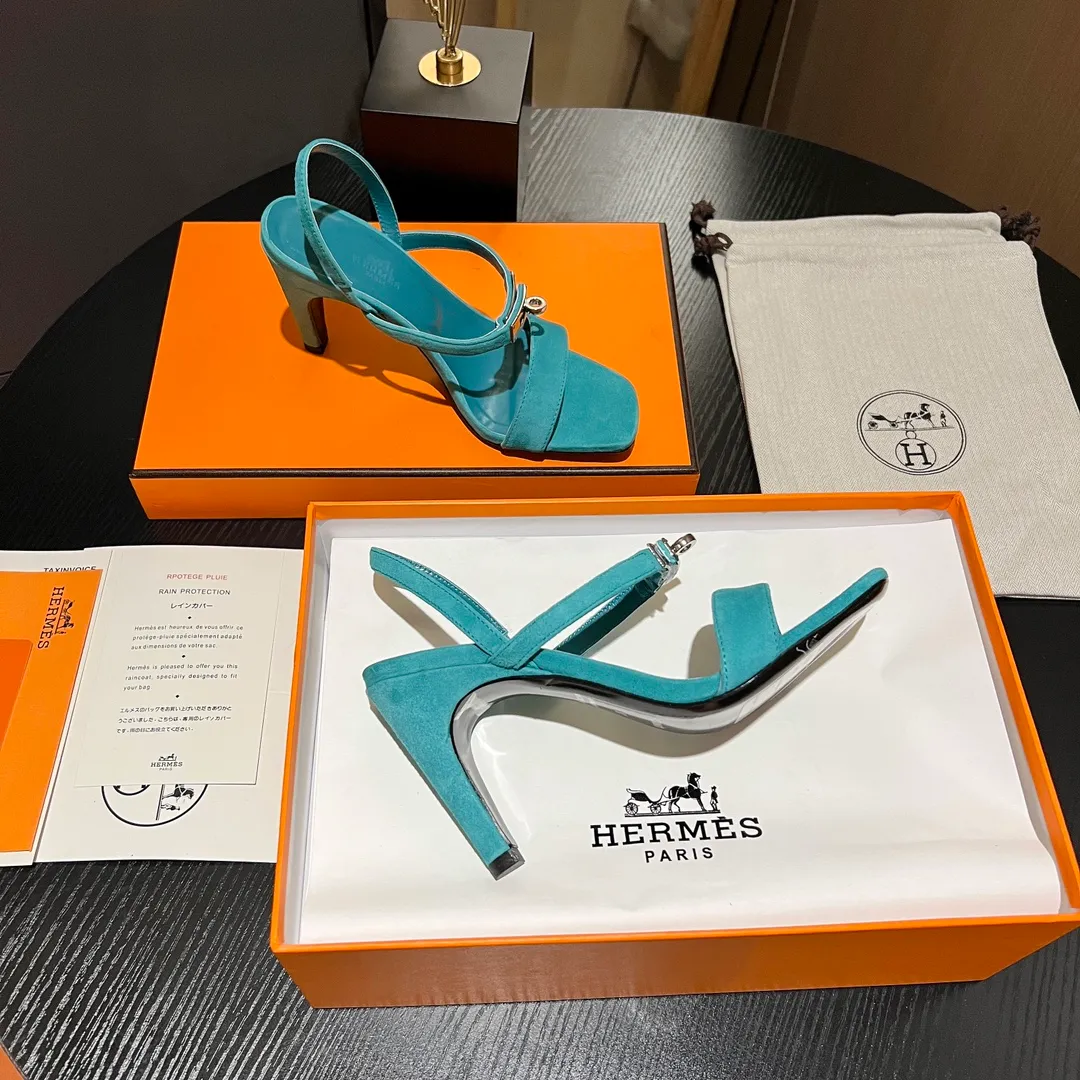 👟👟Ex-factory price 600👟👟 💋💋Continue the classics Hermes Classic H high-heeled sandals series————————Fashionable classic and versatile super comfortable It took half a year to disassemble the original version and develop it with craftsmanship and perfection in every detail Simple and smooth design to create a fashionable, classic and soft look 🥰🥰 Material: Original custom-made sheep suede, sheepskin lining for feet, Italian genuine leather outsole ▪️Heel height: 9cm ▪️SIZE: 34-42 (34.41 42 customized, non-returnable and non-exchangeable)